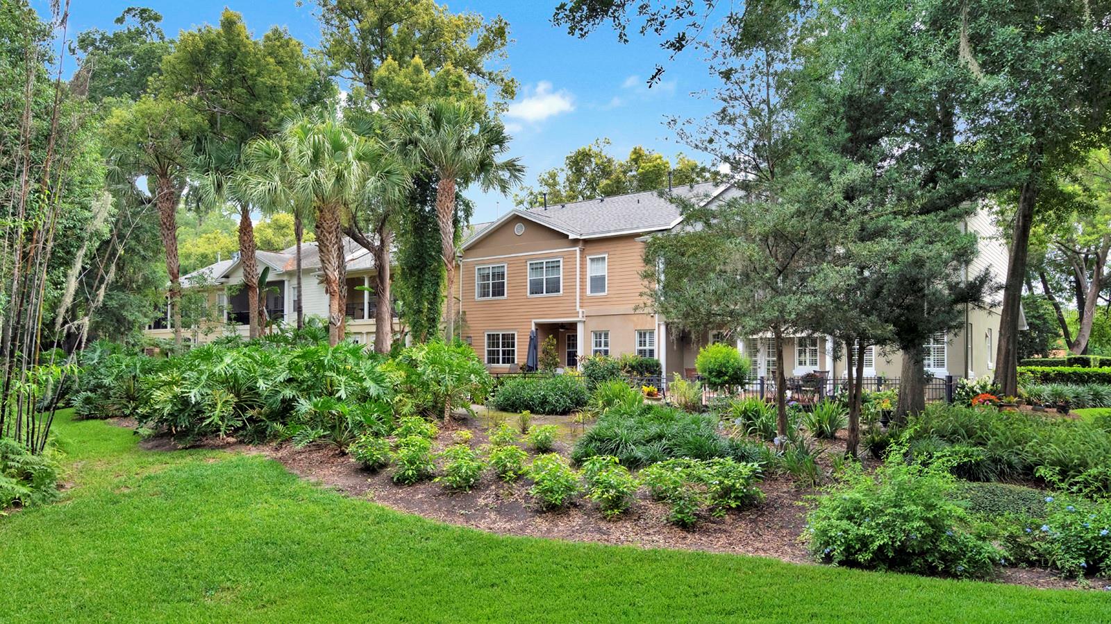 COUNTRY CLUB OAKS TWNHMS - Residential