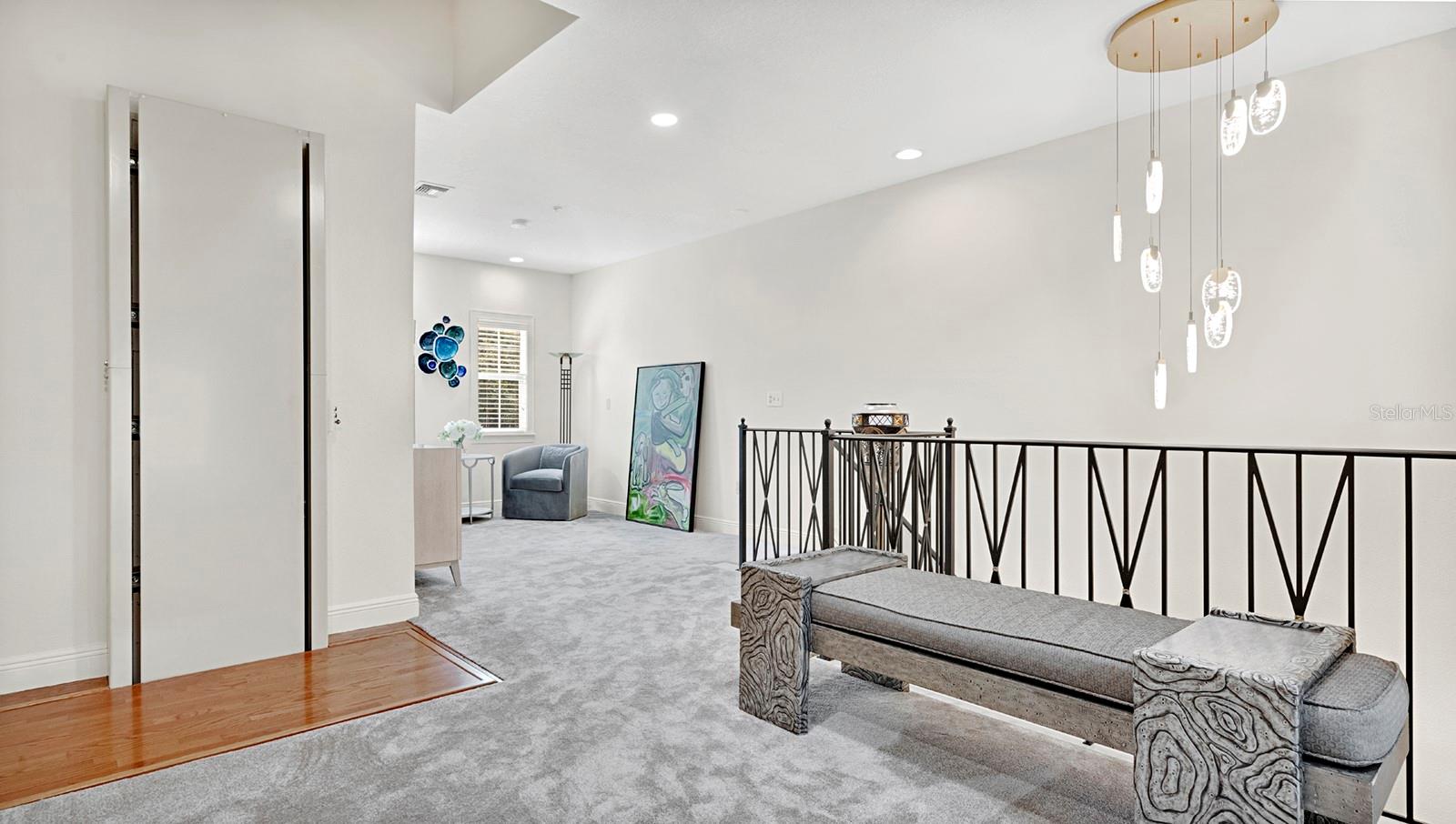 COUNTRY CLUB OAKS TWNHMS - Residential