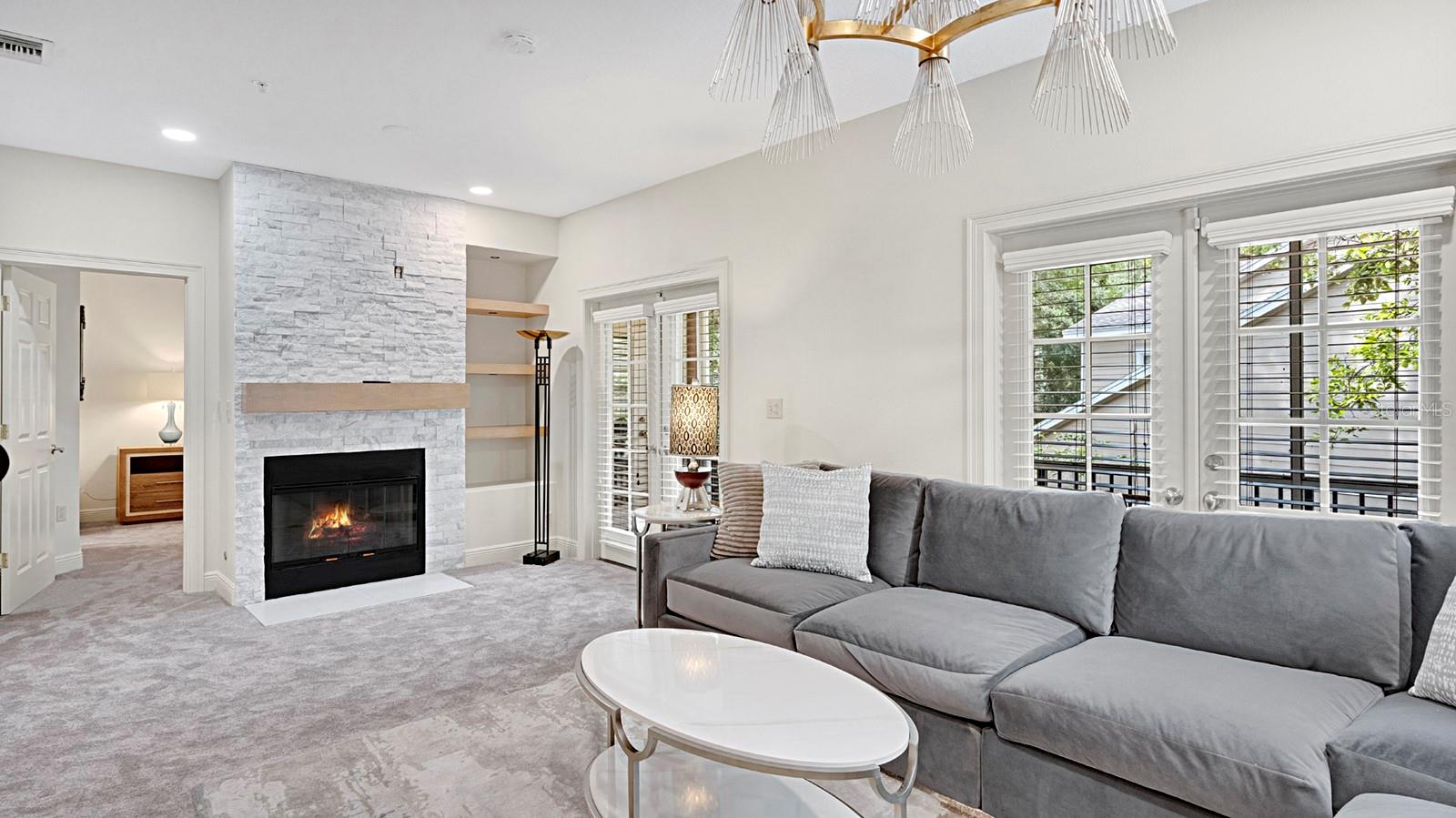 COUNTRY CLUB OAKS TWNHMS - Residential