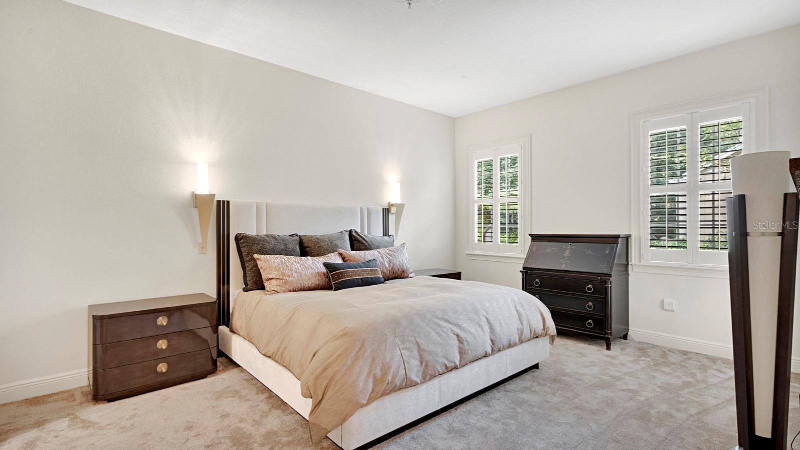 COUNTRY CLUB OAKS TWNHMS - Residential