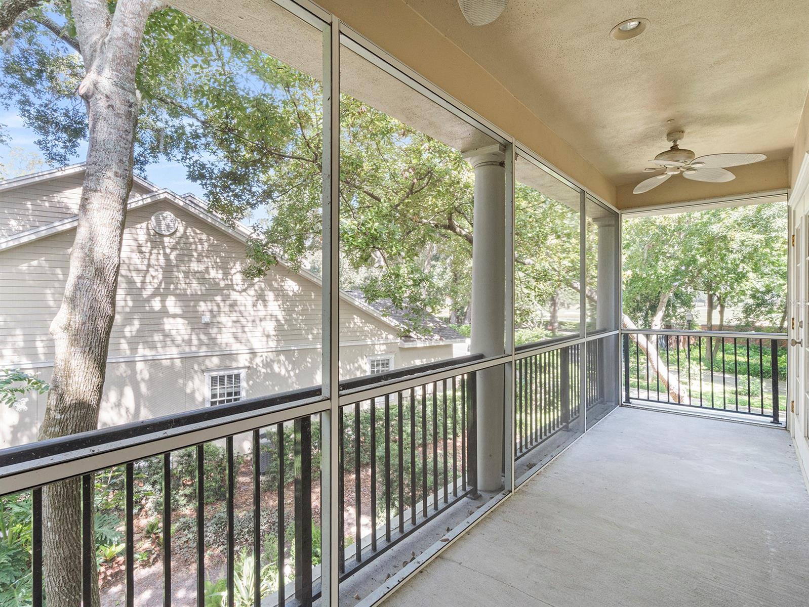 COUNTRY CLUB OAKS TWNHMS - Residential