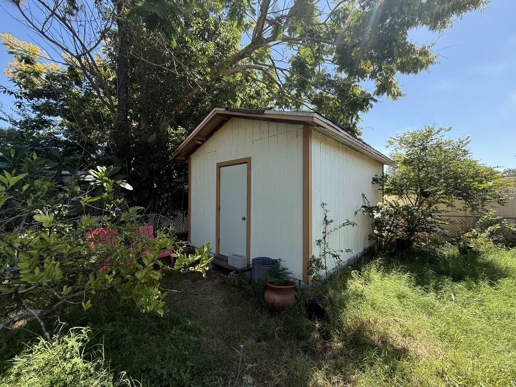 TILSEN MANOR BLKS 2 3 4 5 6 8 - Residential