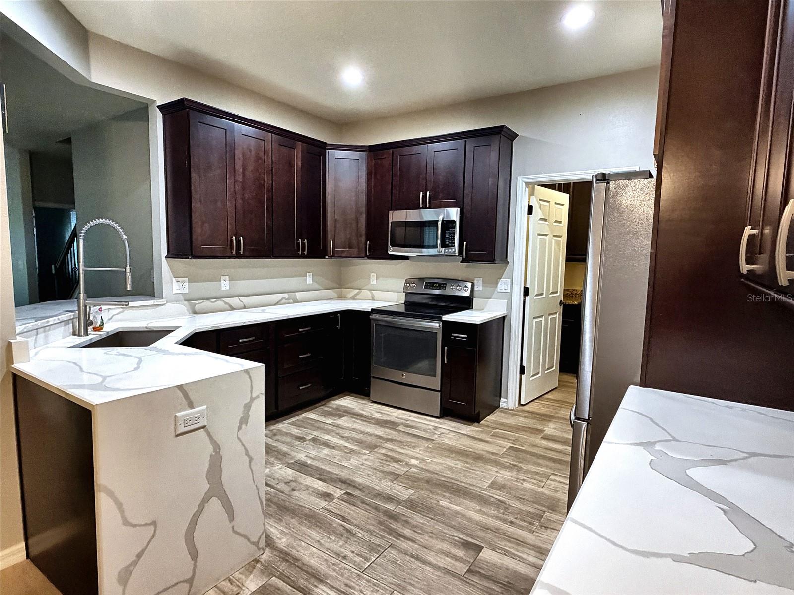 HIDDEN BAYOU TWNHMS - Residential Lease