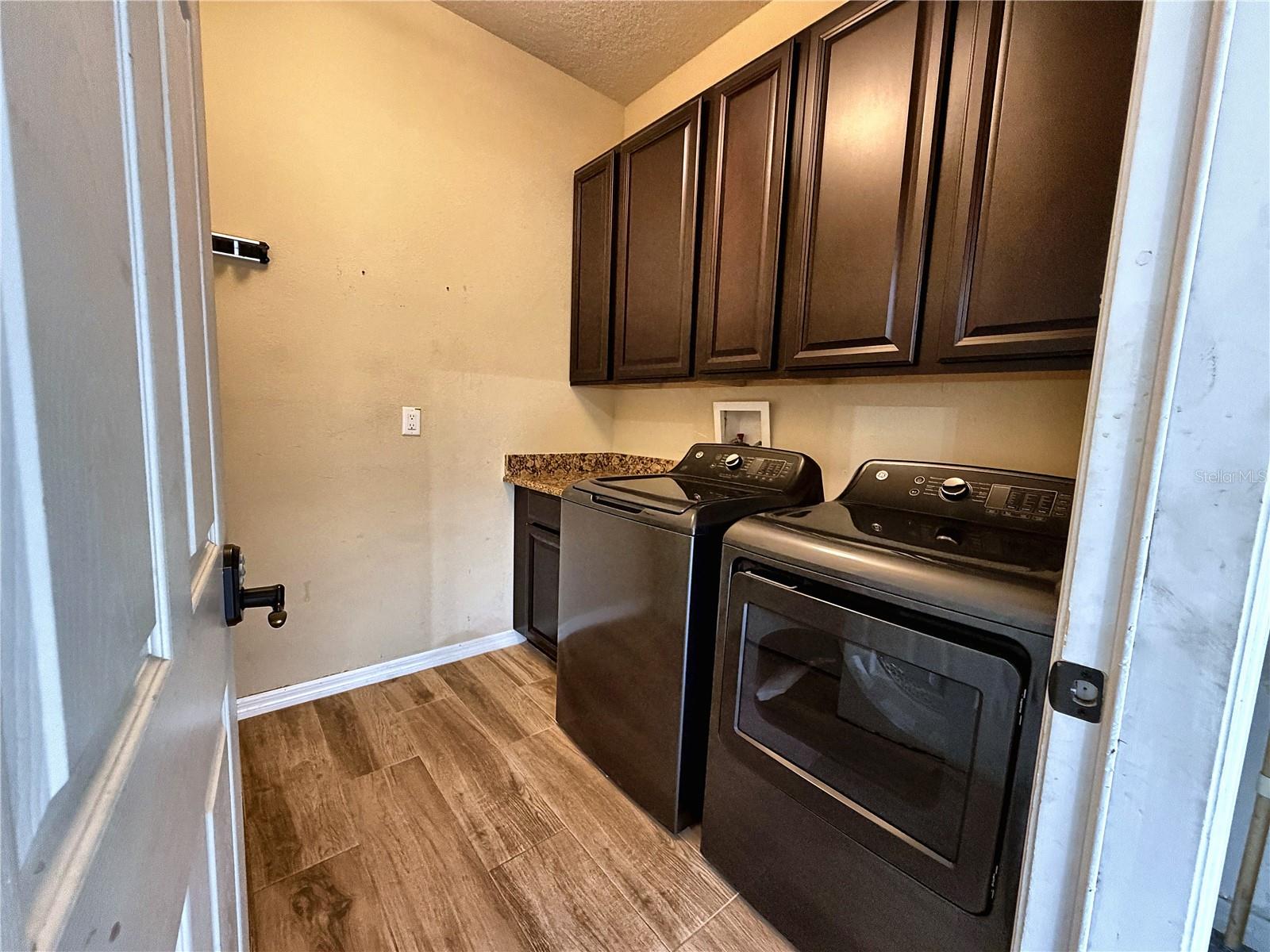 HIDDEN BAYOU TWNHMS - Residential Lease