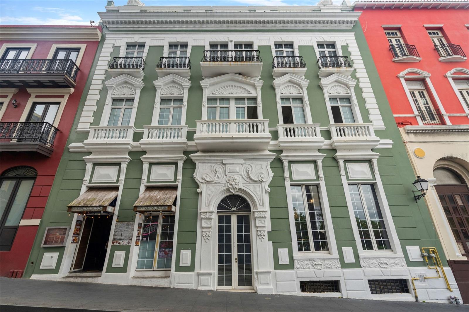 01 San Justo presents a rare opportunity to acquire a property in the core of Old San Juan, one of Puerto Rico’s most established and supply-constrained urban markets. Situated along a highly walkable corridor with consistent pedestrian traffic, the property benefits from strong surrounding demand driven by tourism, local commerce, and long-term historical significance.

The asset offers a value-add opportunity with the ability to reposition and enhance income through renovation, lease-up, or redevelopment. Its location supports a range of uses aligned with the character and demand of Old San Juan.

Commercial / mixed-use potential including retail, office, or integrated uses, subject to zoning and applicable regulations.

Buyer to perform all due diligence regarding zoning, permitted uses, and property condition.