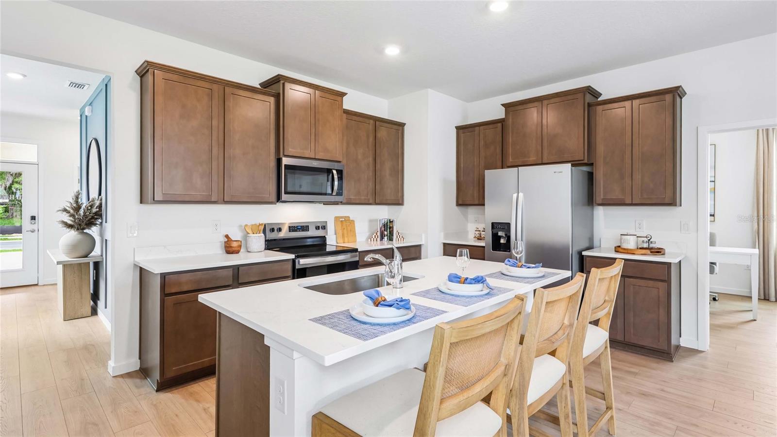 TWISTED OAKS - Residential