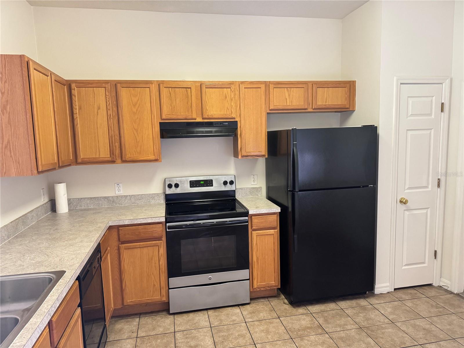 TOWNHOMES AT SABAL POINTE - Residential Lease