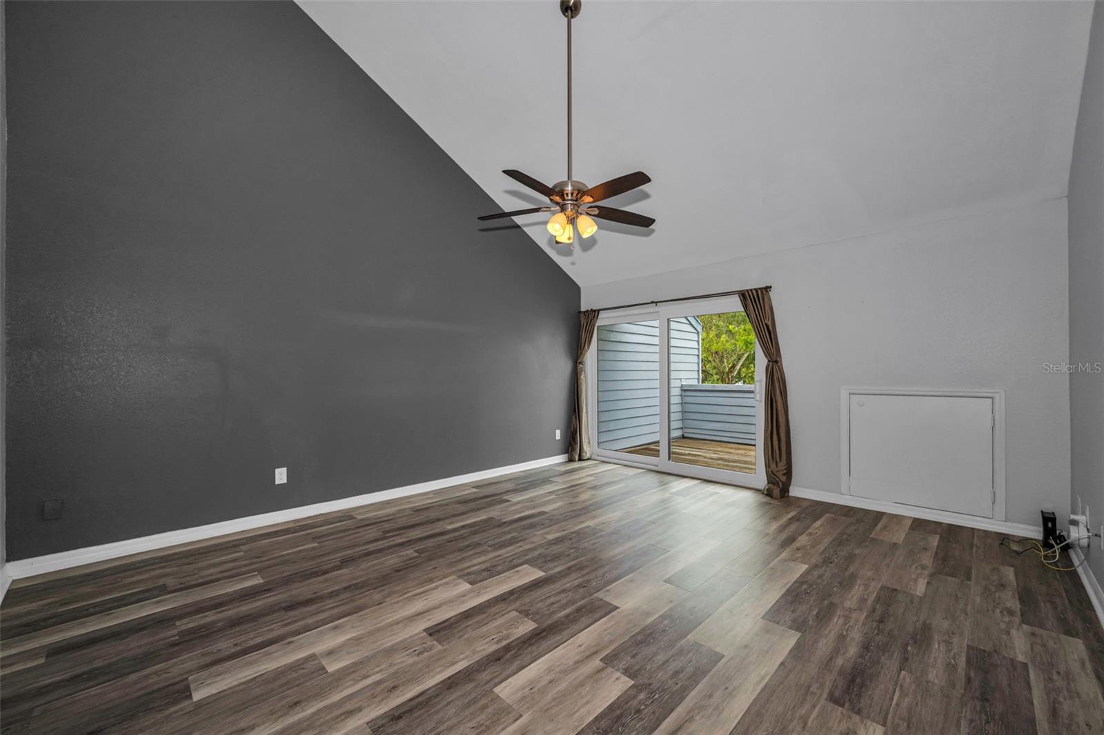 LINKS THE CONDO - Residential