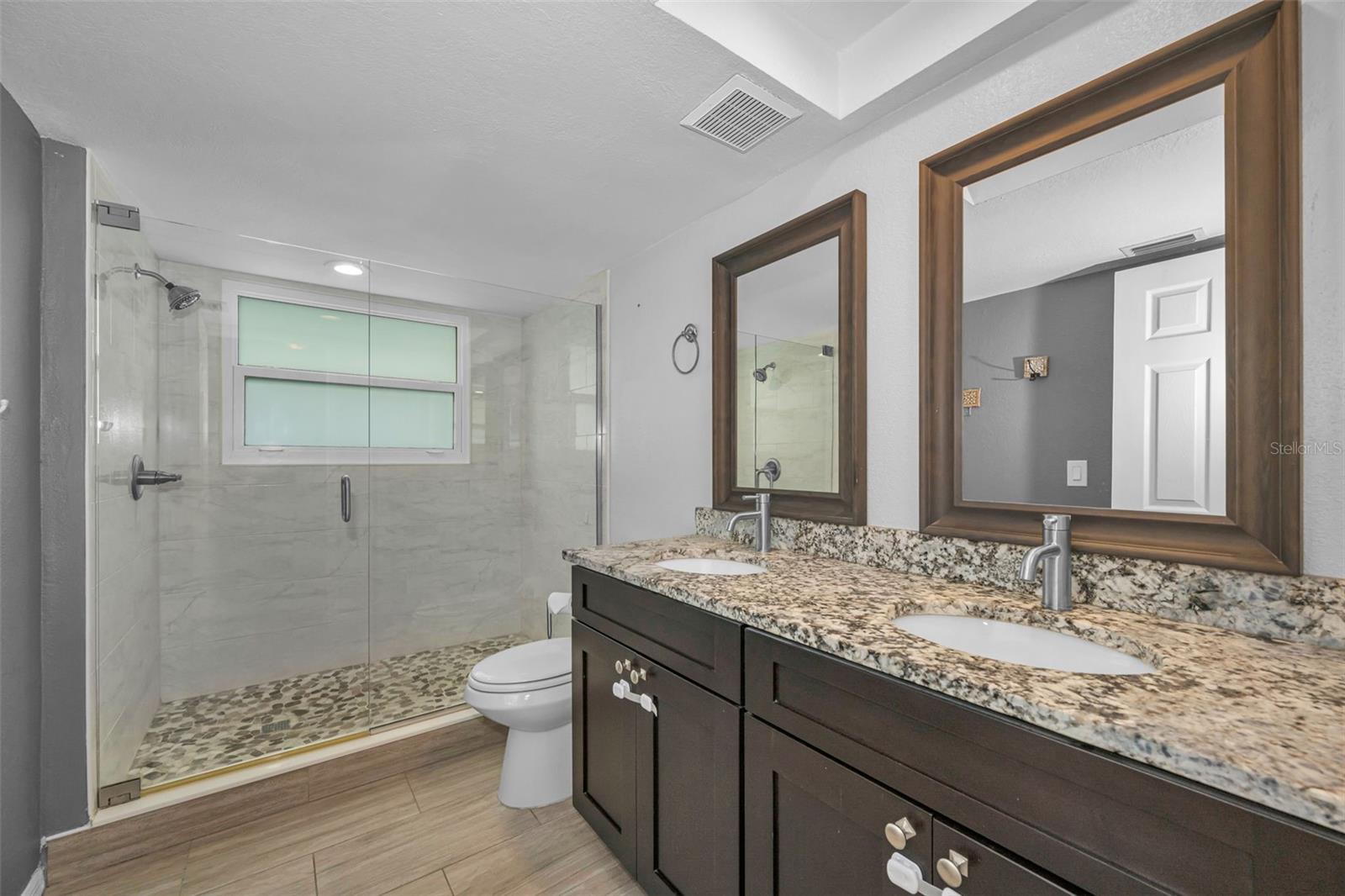 LINKS THE CONDO - Residential
