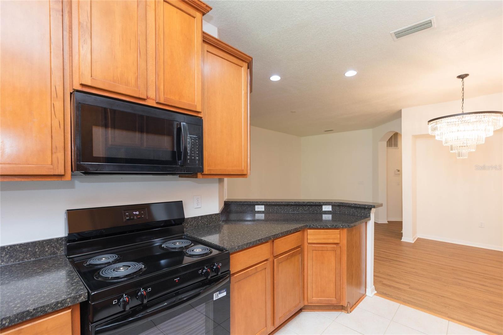 AMBERLY OAKS TWNHMS - Residential