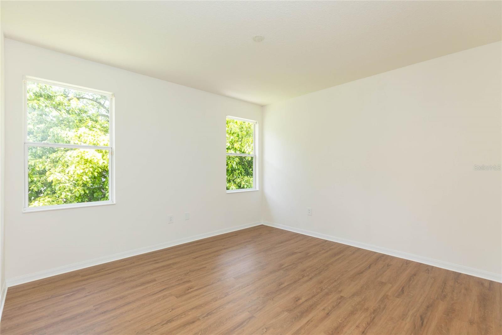 AMBERLY OAKS TWNHMS - Residential