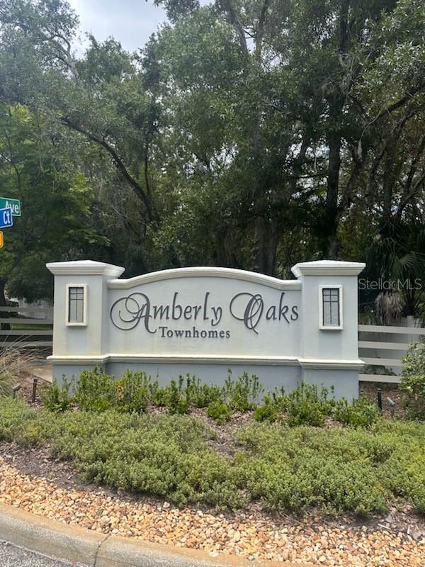 AMBERLY OAKS TWNHMS - Residential