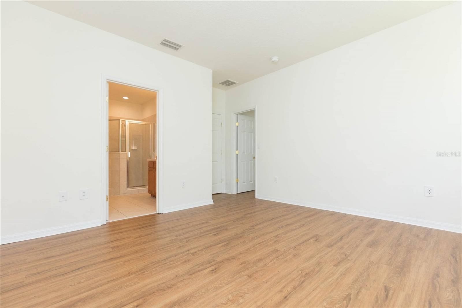 AMBERLY OAKS TWNHMS - Residential