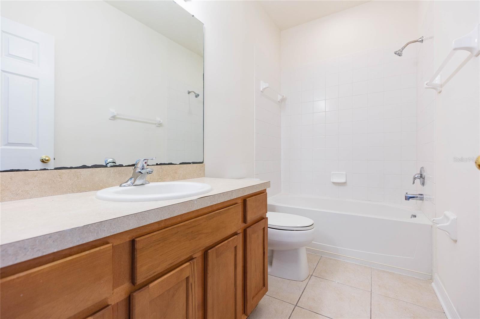 AMBERLY OAKS TWNHMS - Residential