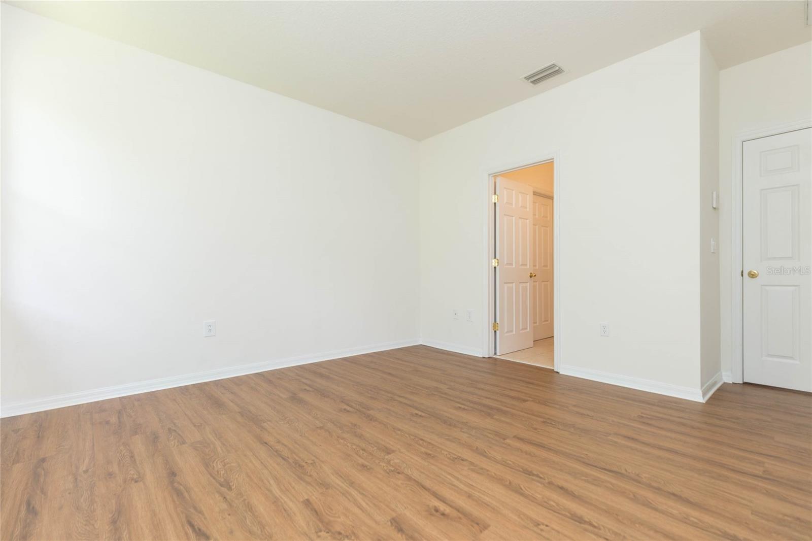 AMBERLY OAKS TWNHMS - Residential