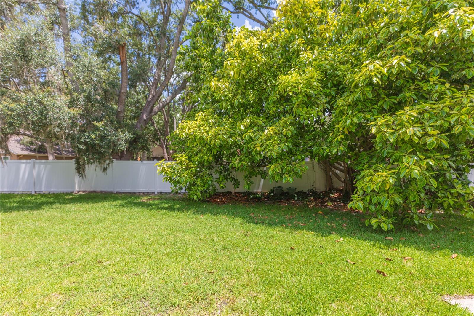 AMBERLY OAKS TWNHMS - Residential