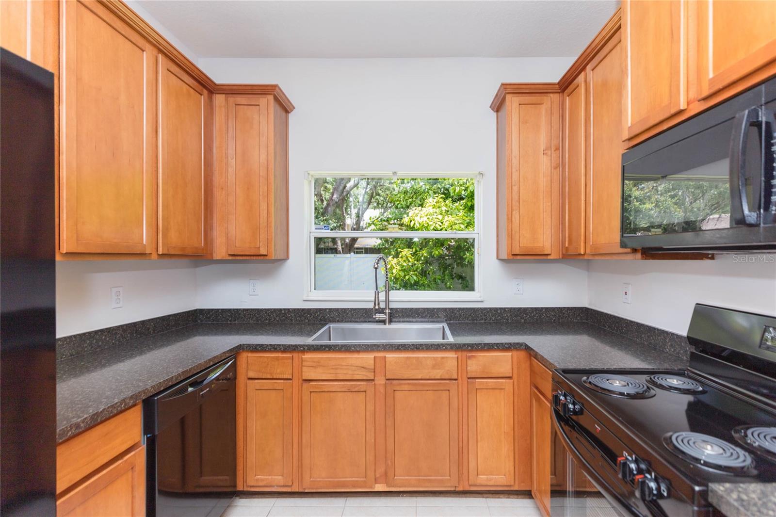 AMBERLY OAKS TWNHMS - Residential