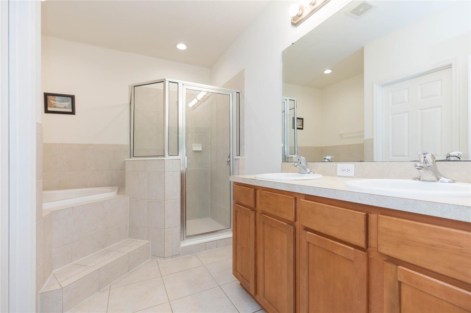 AMBERLY OAKS TWNHMS - Residential