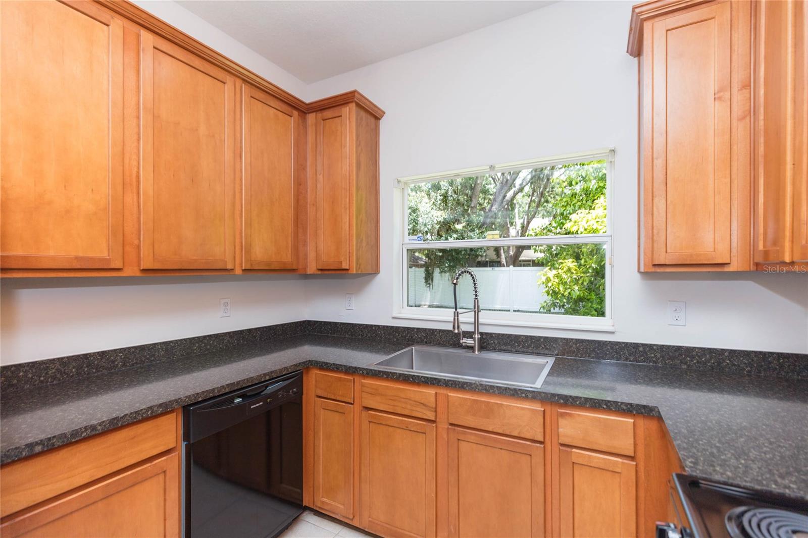 AMBERLY OAKS TWNHMS - Residential