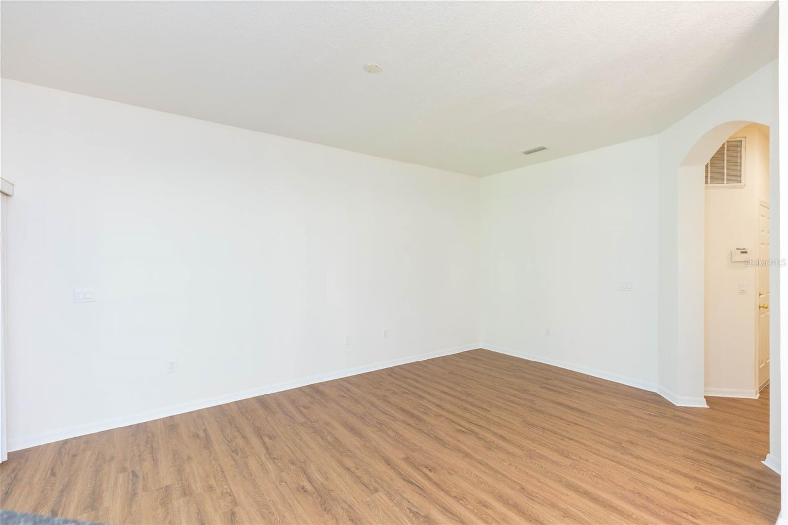 AMBERLY OAKS TWNHMS - Residential