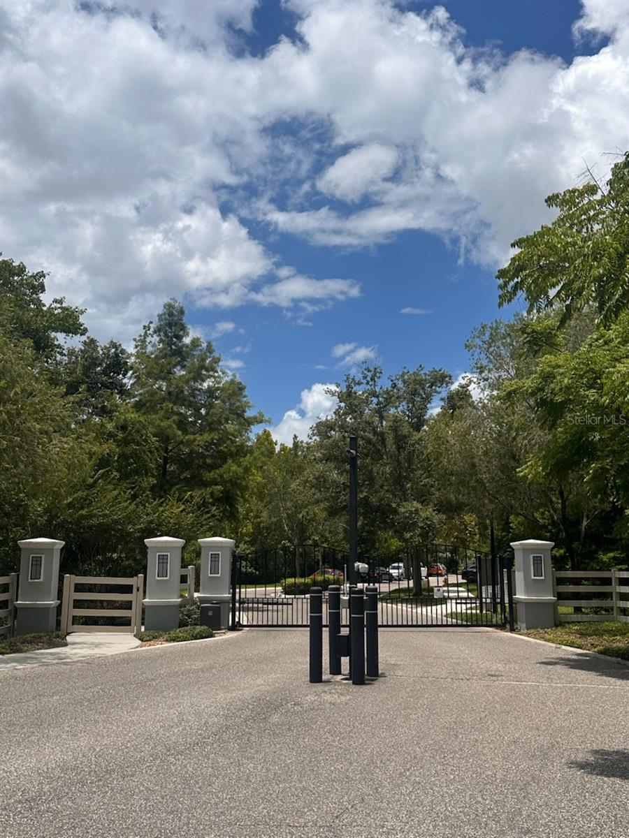 AMBERLY OAKS TWNHMS - Residential