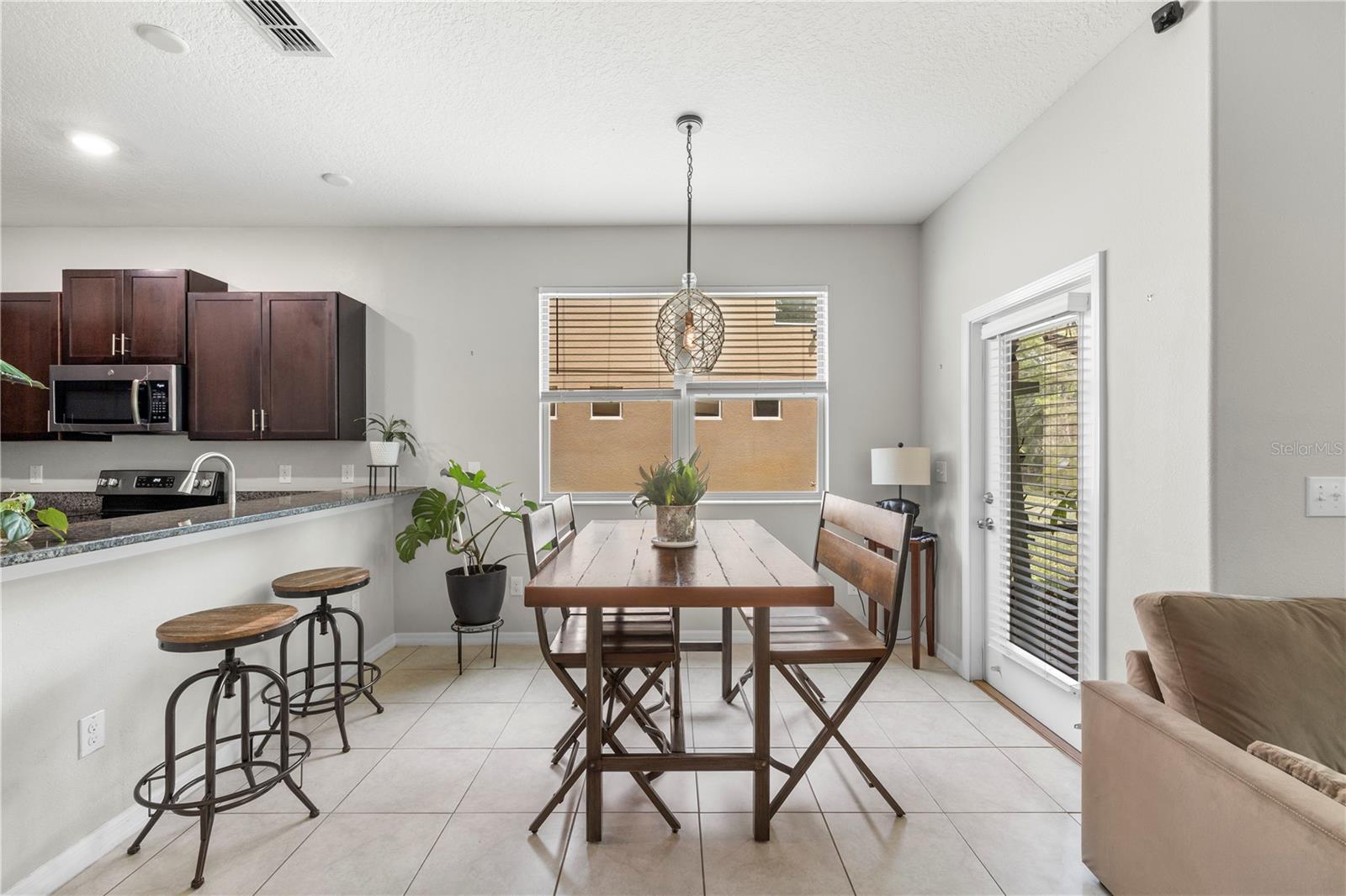 VENTANA TWNHMS AT WATERS EDGE - Residential