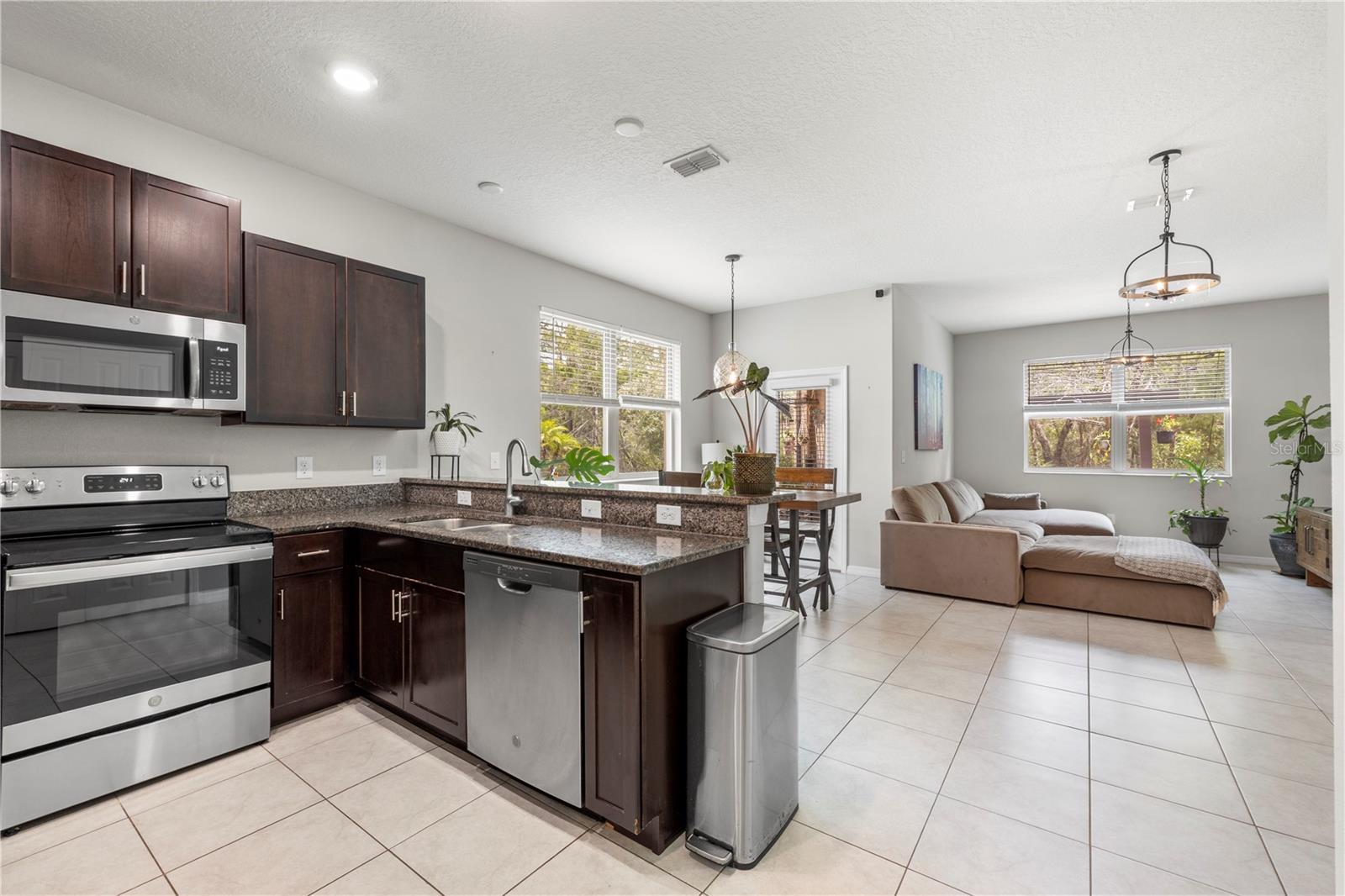 VENTANA TWNHMS AT WATERS EDGE - Residential