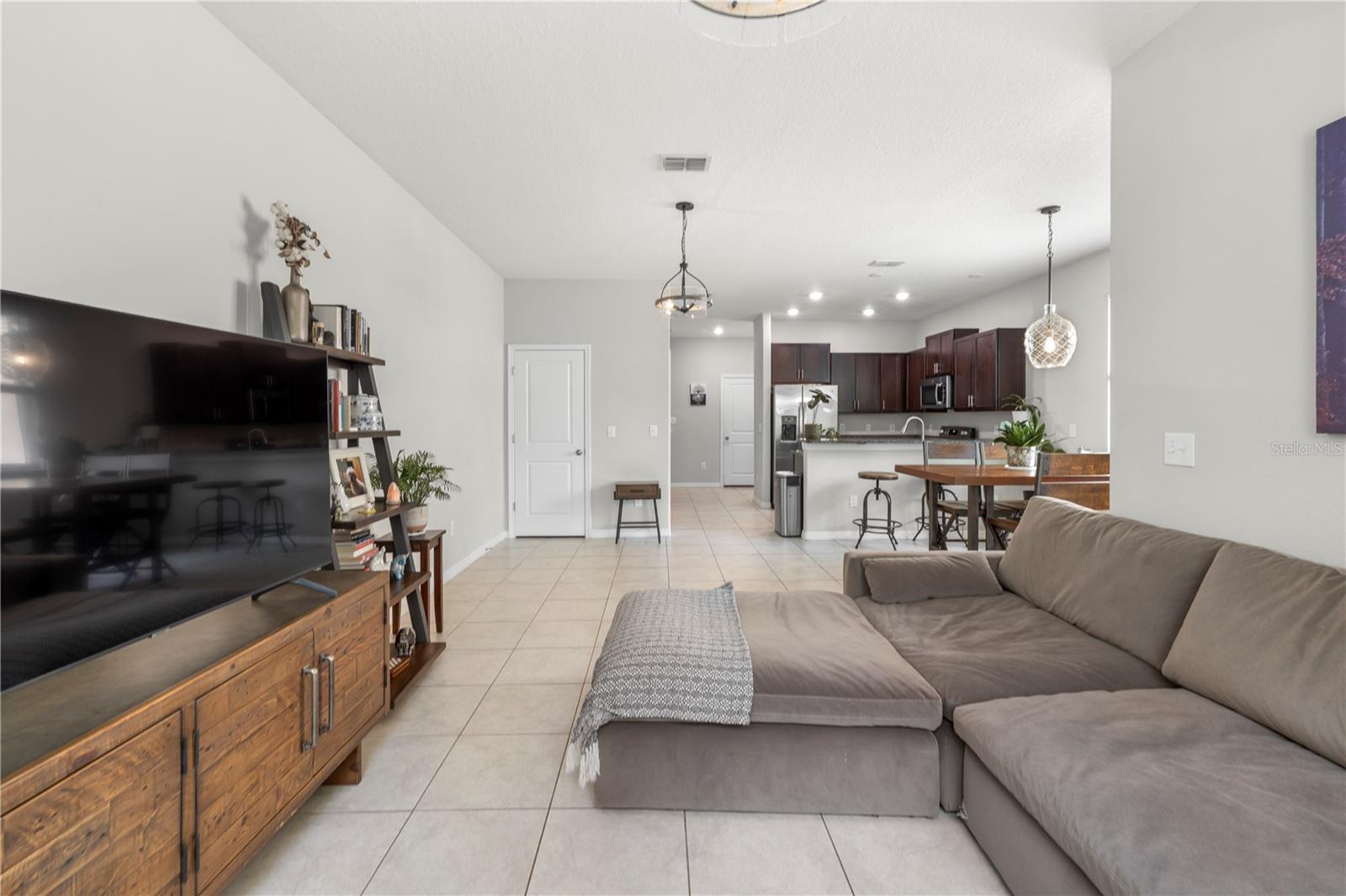 VENTANA TWNHMS AT WATERS EDGE - Residential