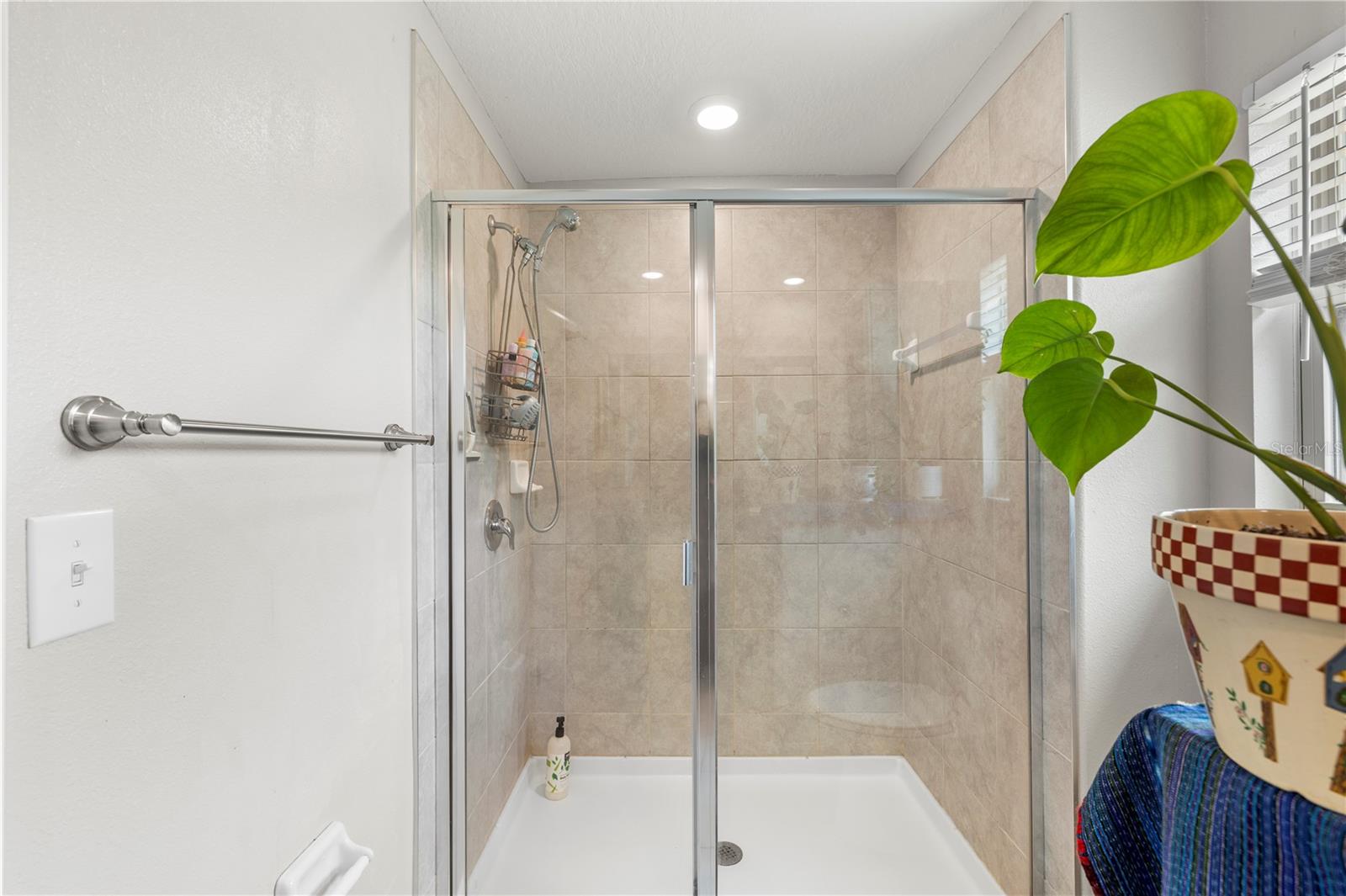 VENTANA TWNHMS AT WATERS EDGE - Residential