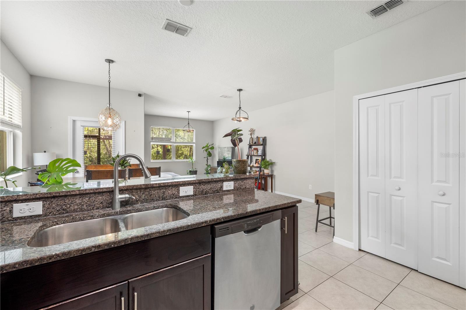 VENTANA TWNHMS AT WATERS EDGE - Residential
