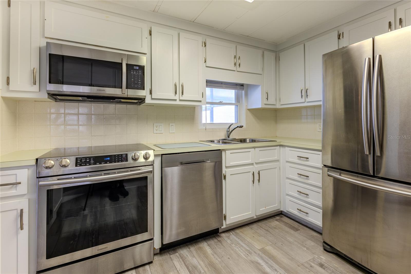 MAPLE LEAF ESTATES - Residential