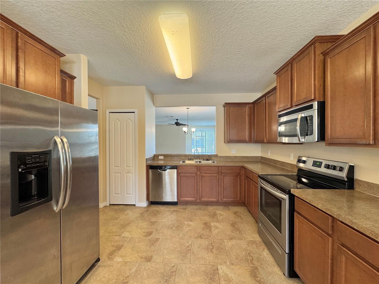 CENTRAL POINTE - Residential Lease