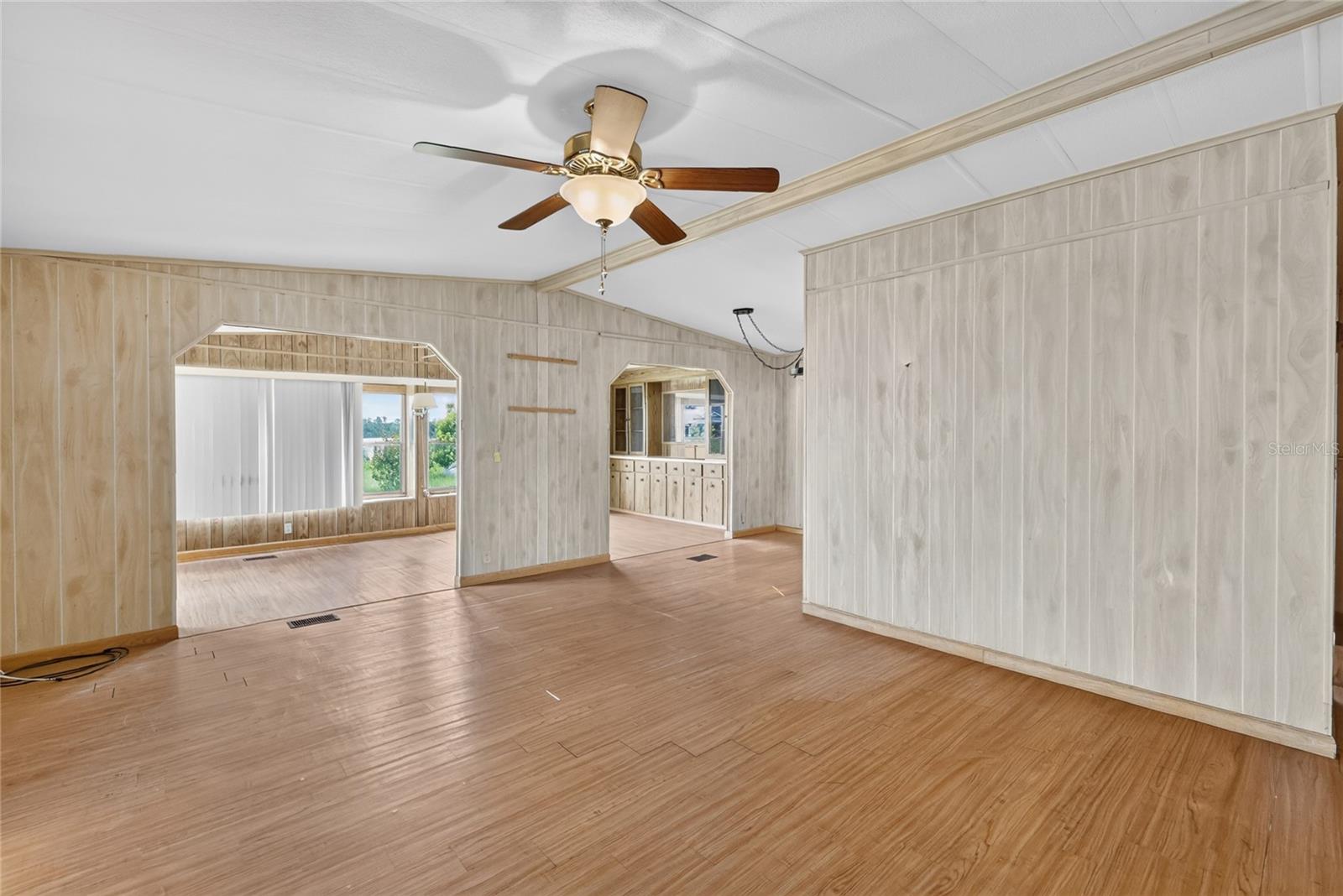 TAVARES DORA ISLES SUB - Residential