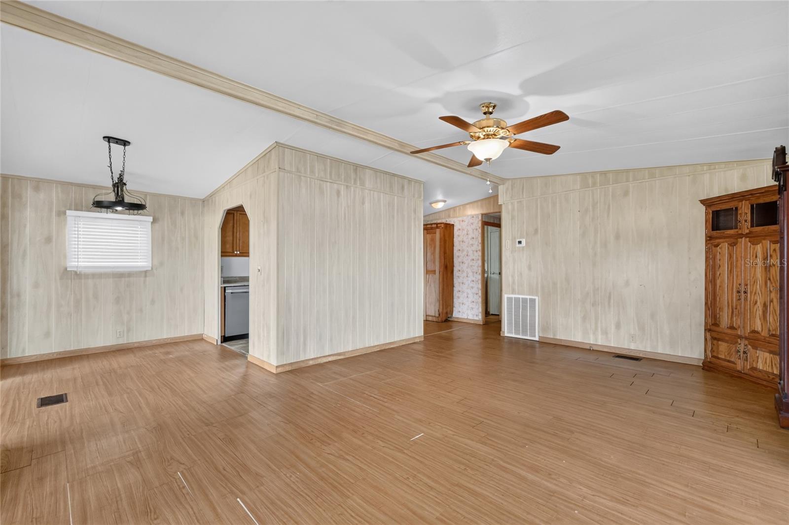 TAVARES DORA ISLES SUB - Residential