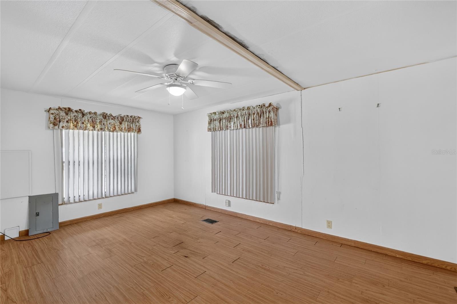TAVARES DORA ISLES SUB - Residential