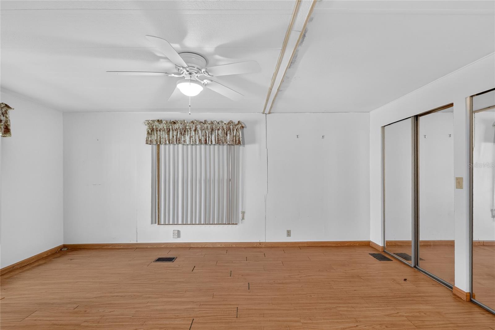 TAVARES DORA ISLES SUB - Residential