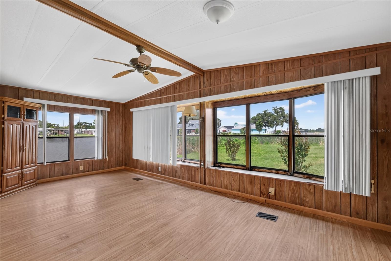 TAVARES DORA ISLES SUB - Residential