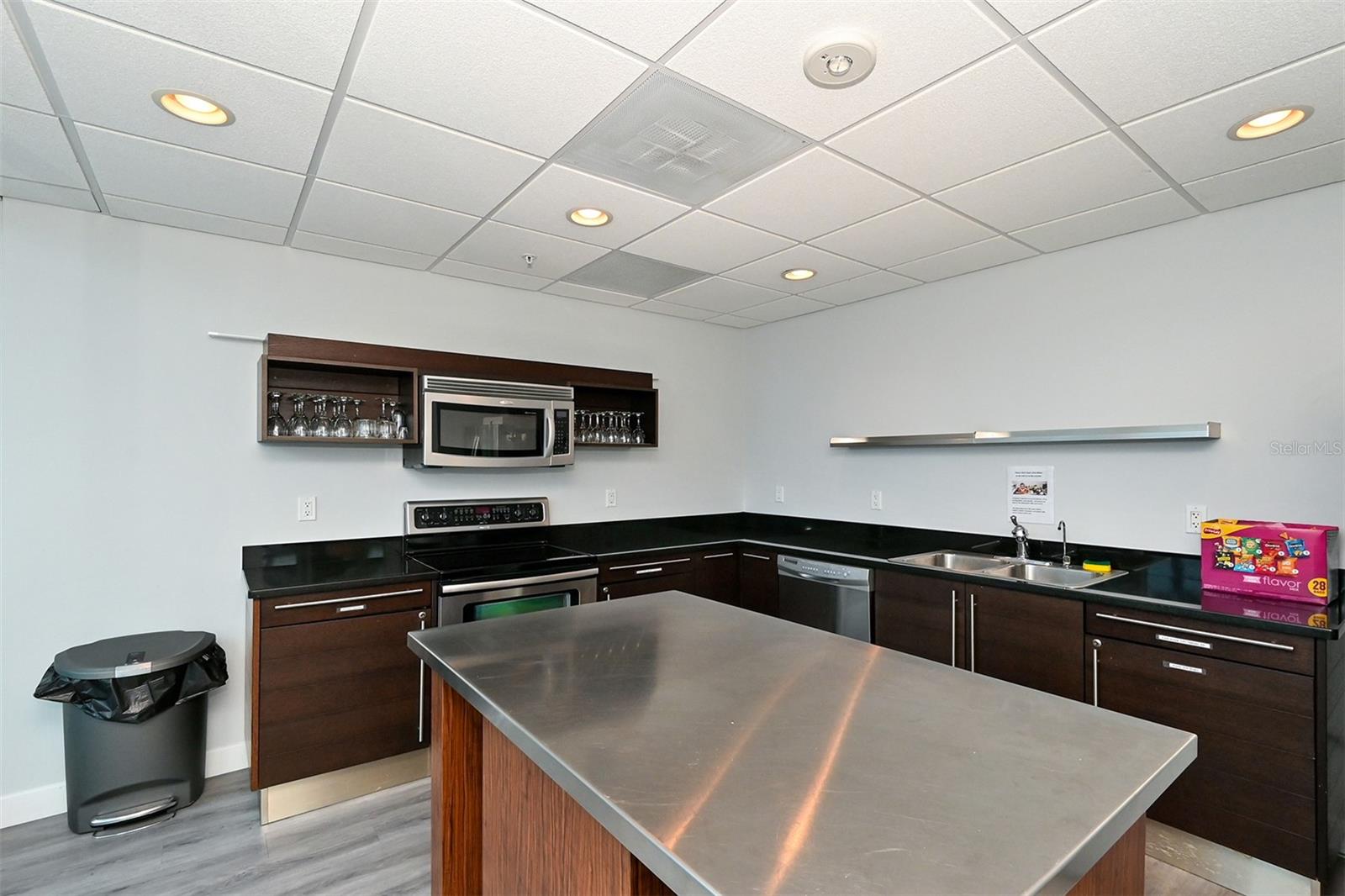 CONDO ON THE BAY TOWER I - Residential