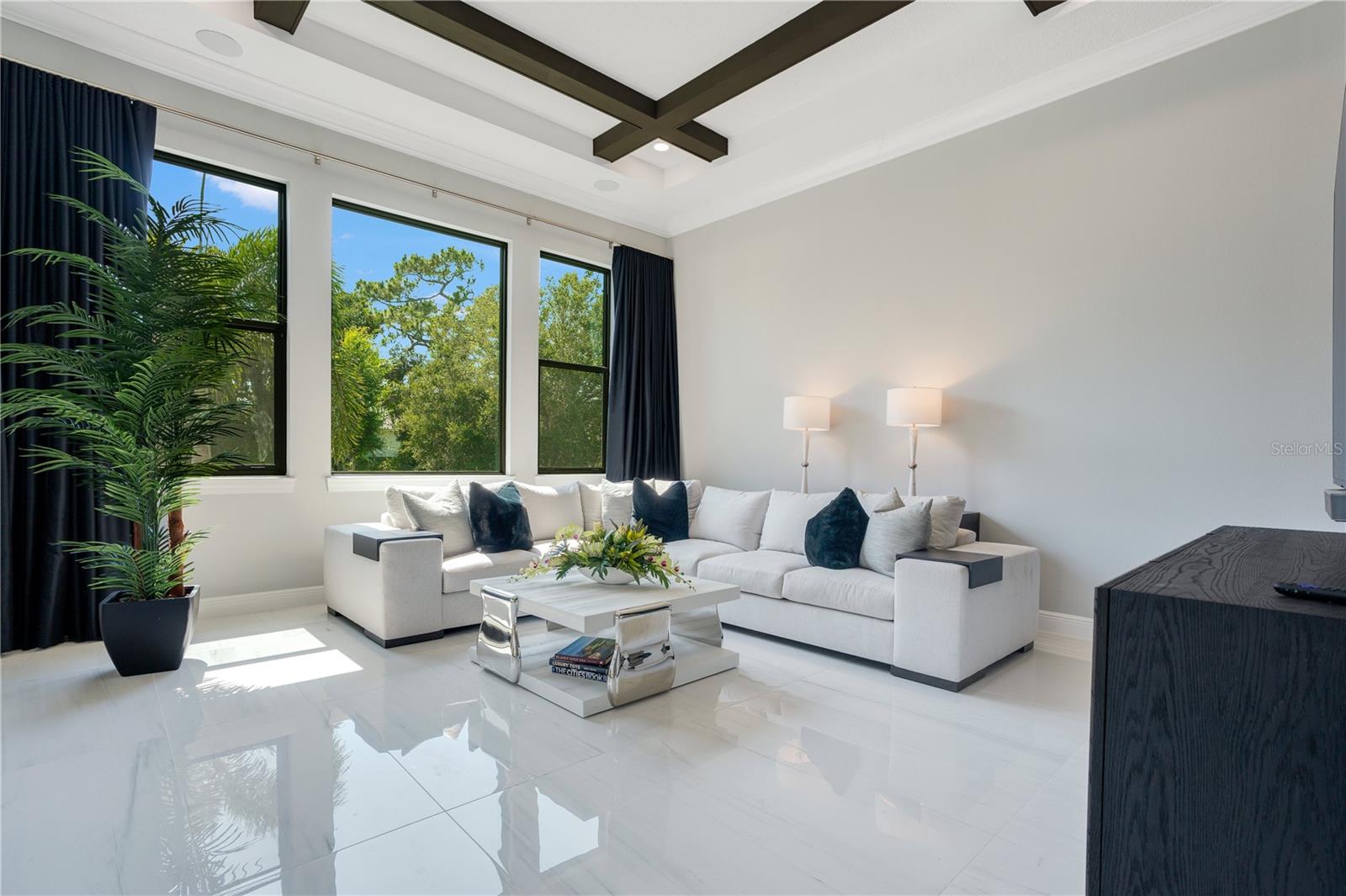 FOUNDERS CLUB - Residential