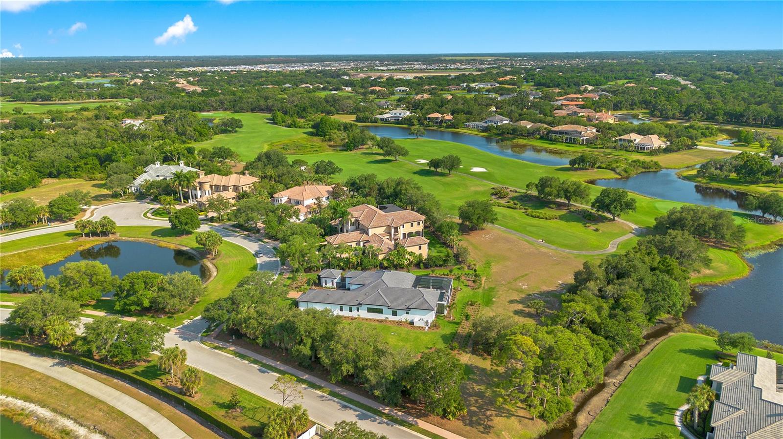 FOUNDERS CLUB - Residential