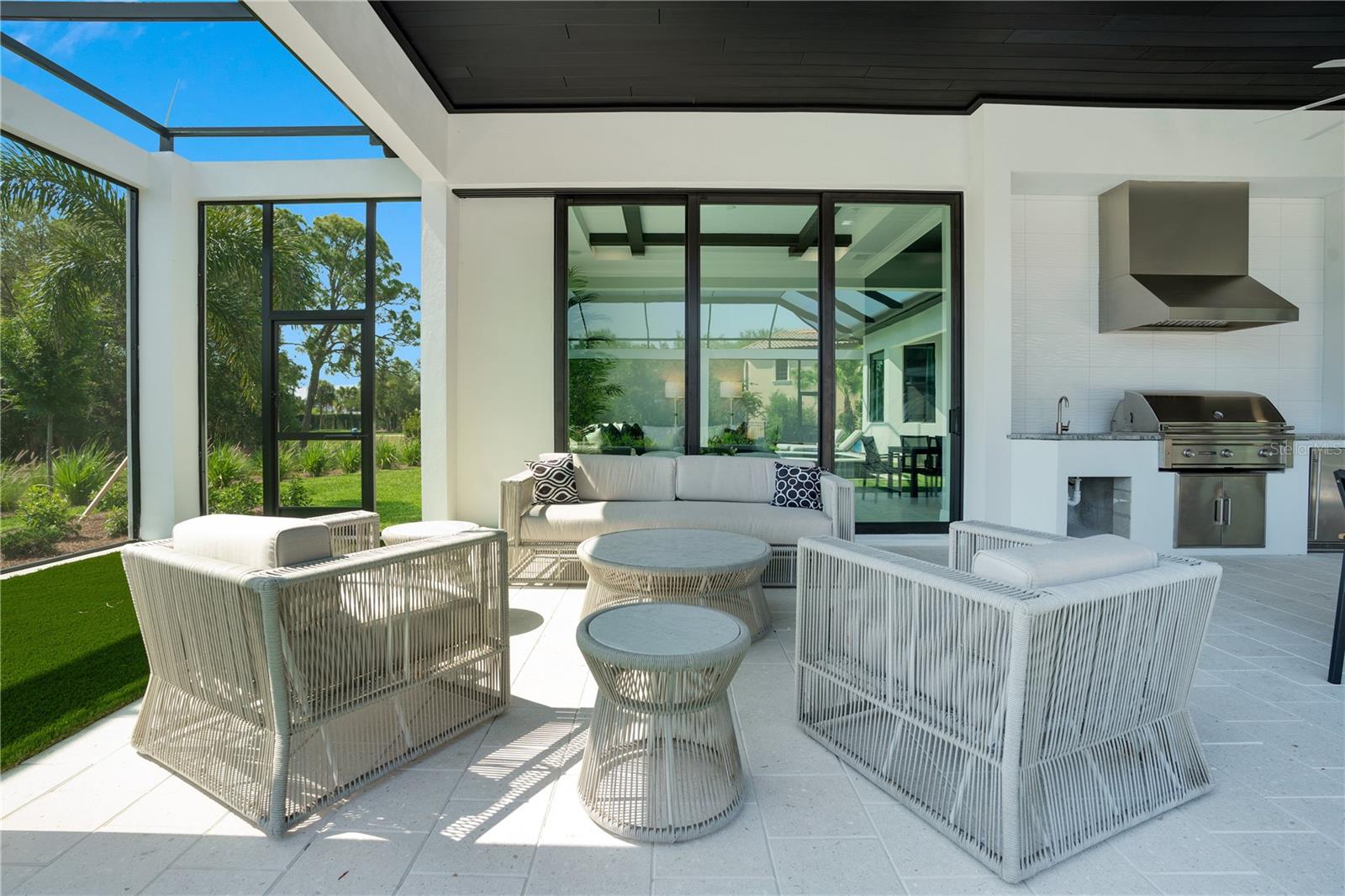 FOUNDERS CLUB - Residential