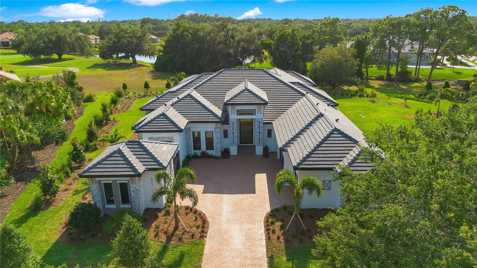 FOUNDERS CLUB - Residential