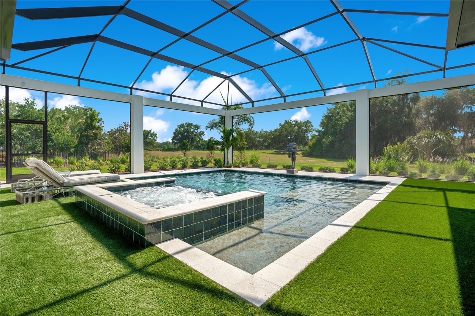 FOUNDERS CLUB - Residential