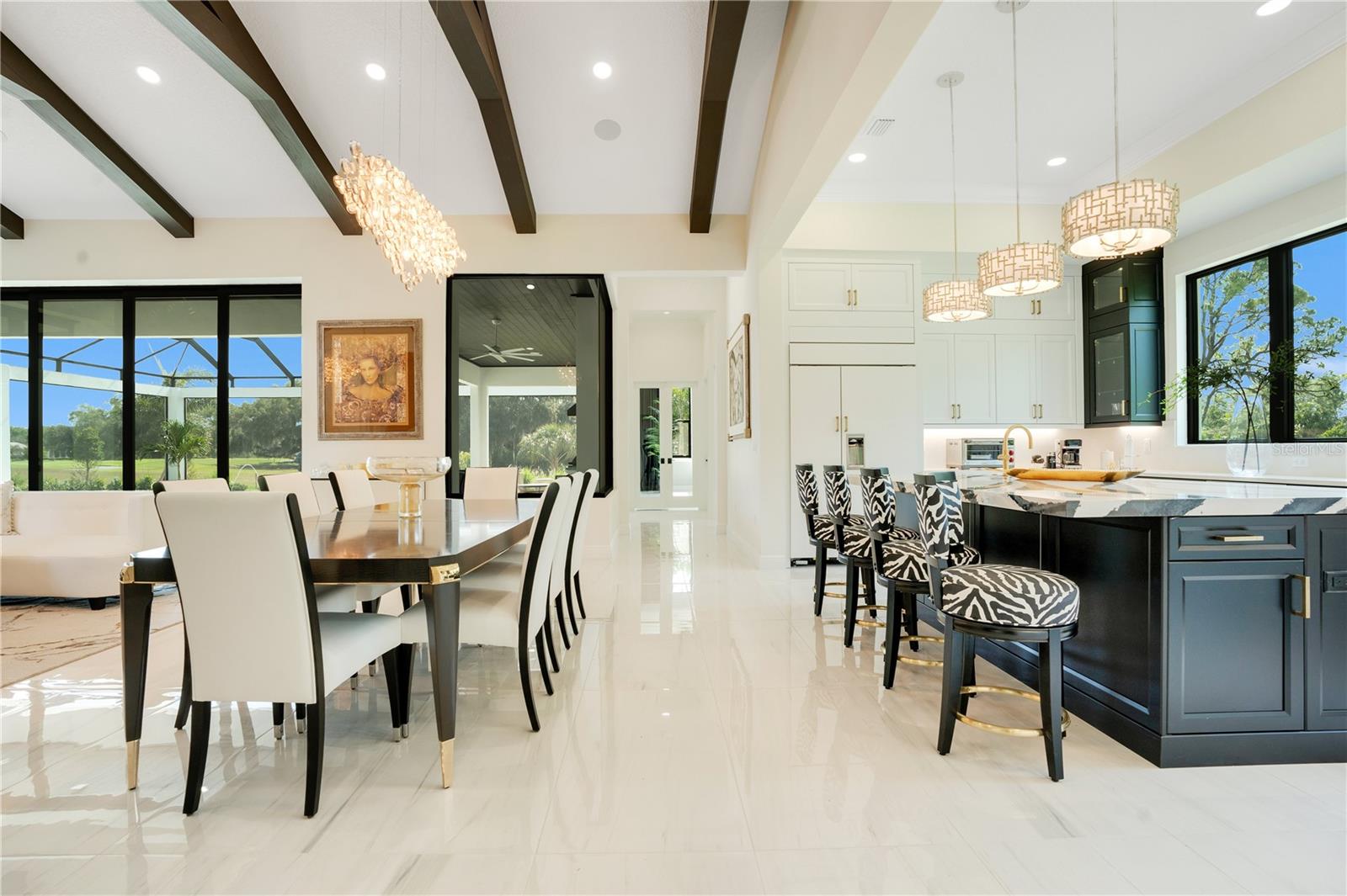 FOUNDERS CLUB - Residential