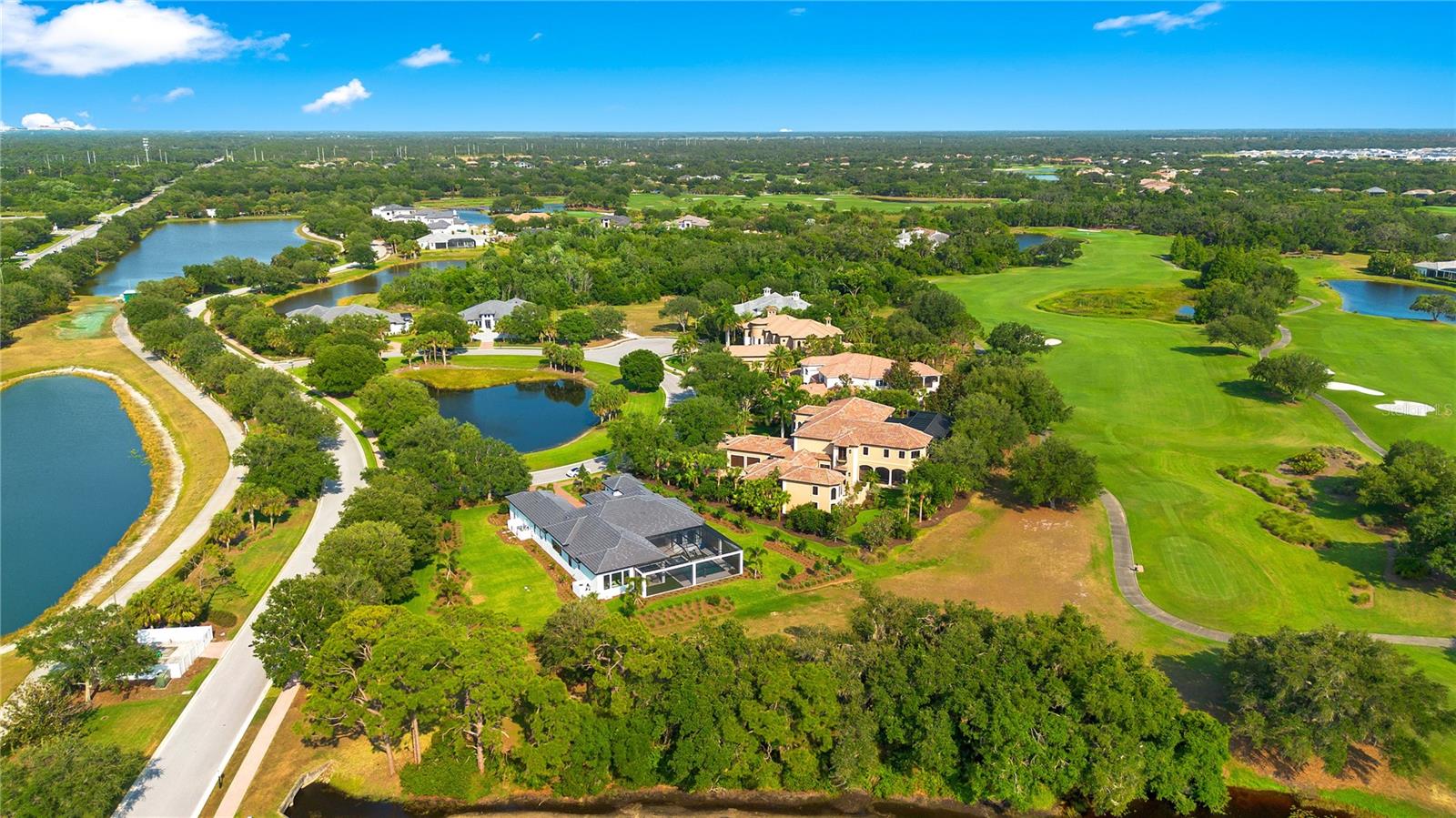 FOUNDERS CLUB - Residential