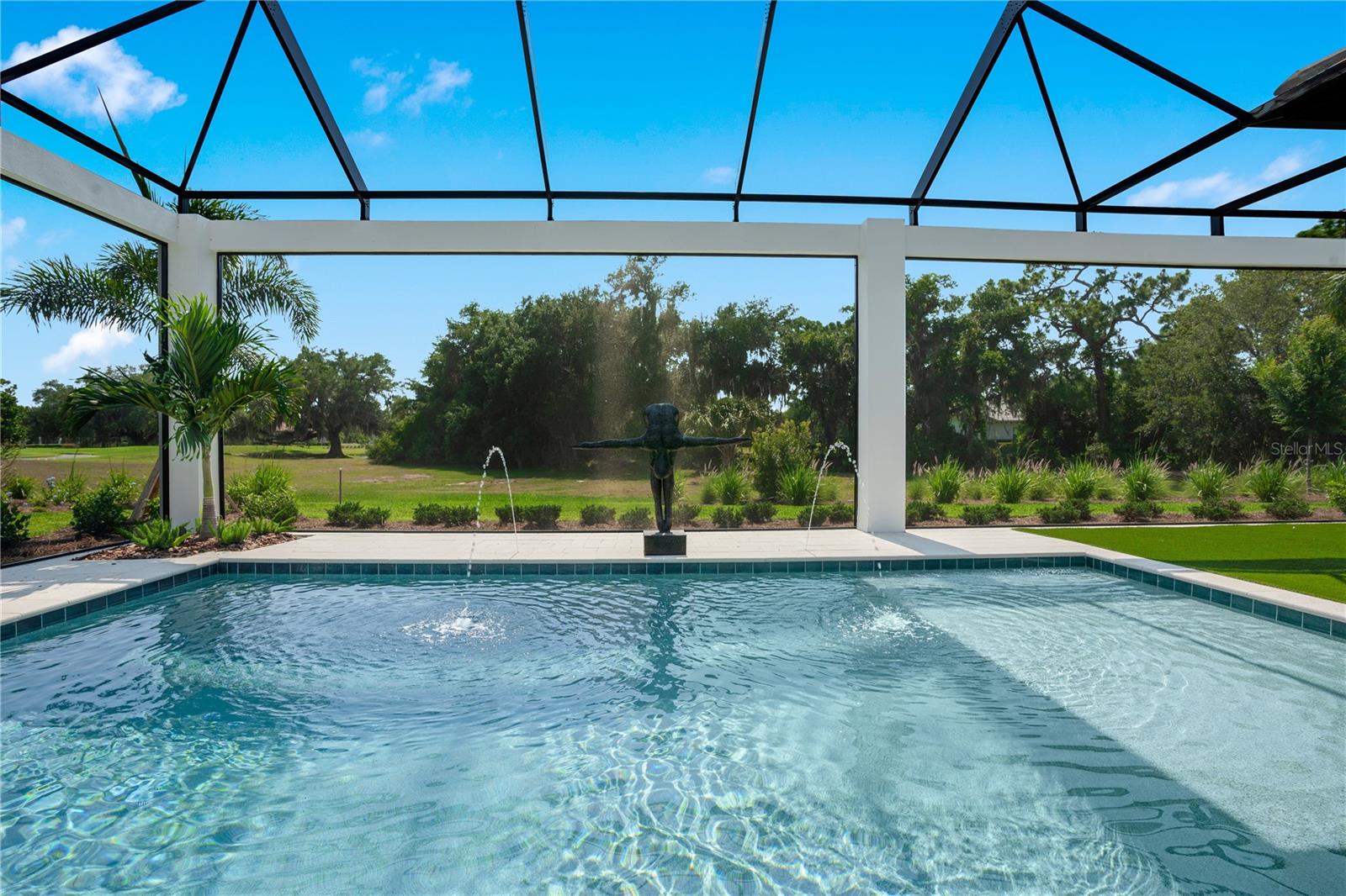 FOUNDERS CLUB - Residential