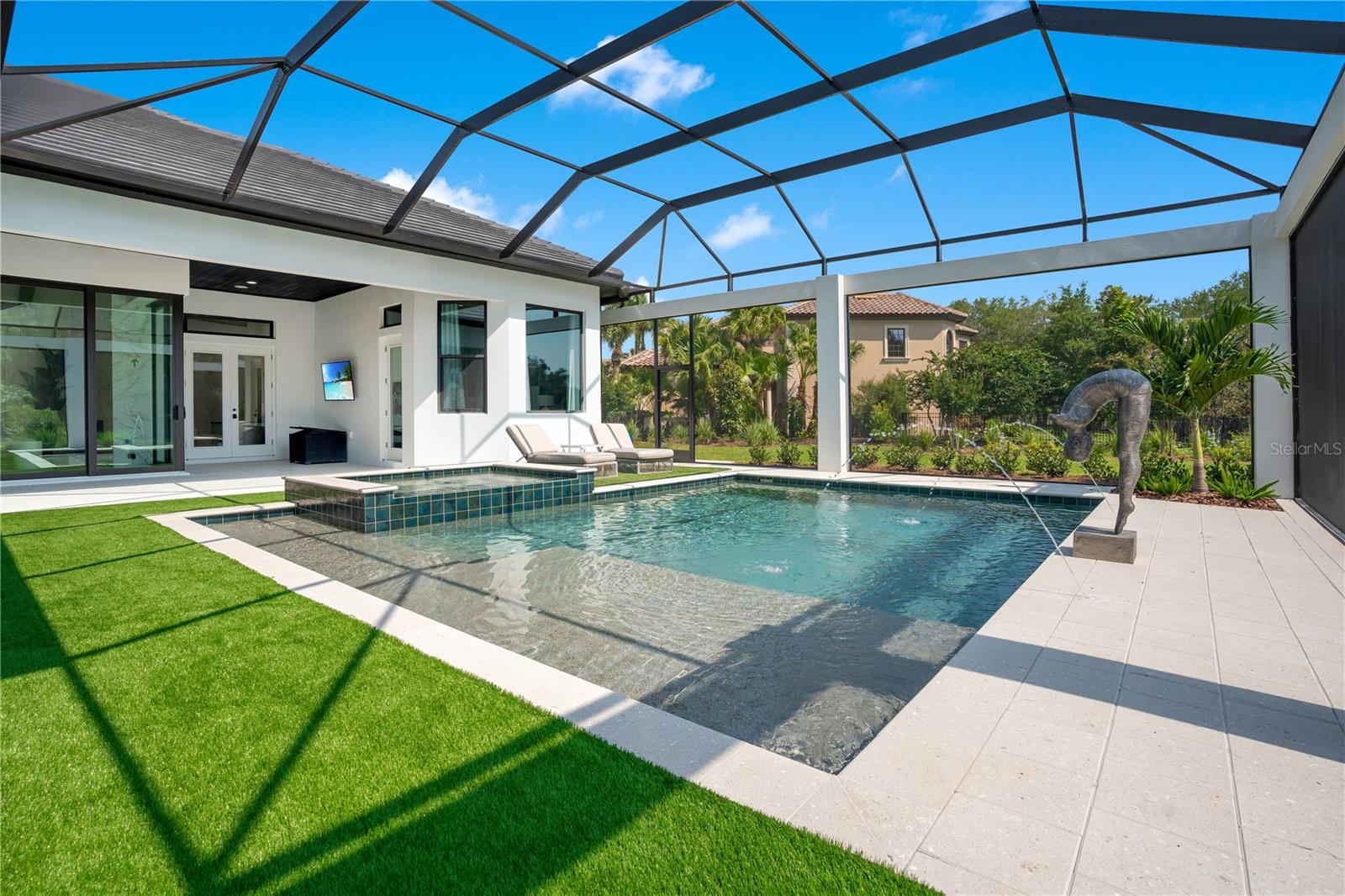 FOUNDERS CLUB - Residential