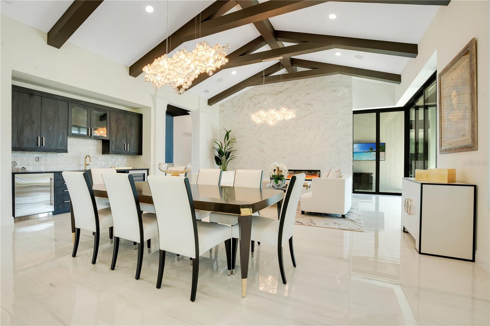 FOUNDERS CLUB - Residential