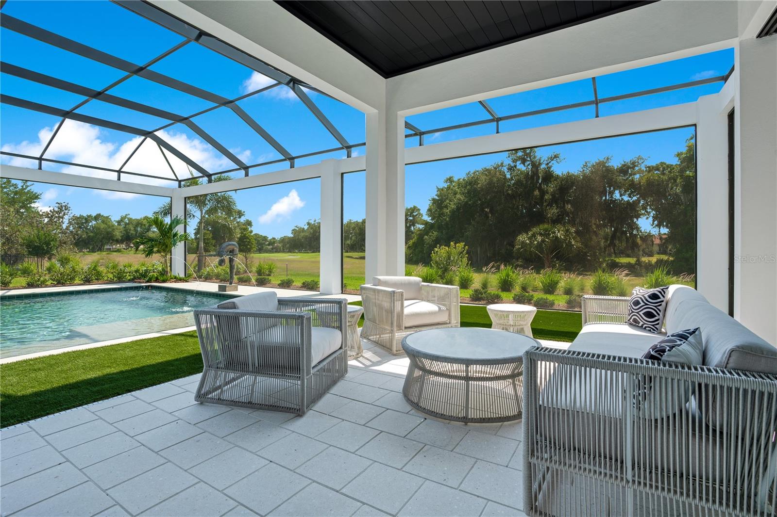 FOUNDERS CLUB - Residential