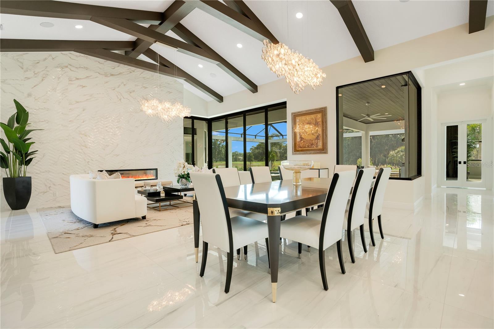 FOUNDERS CLUB - Residential